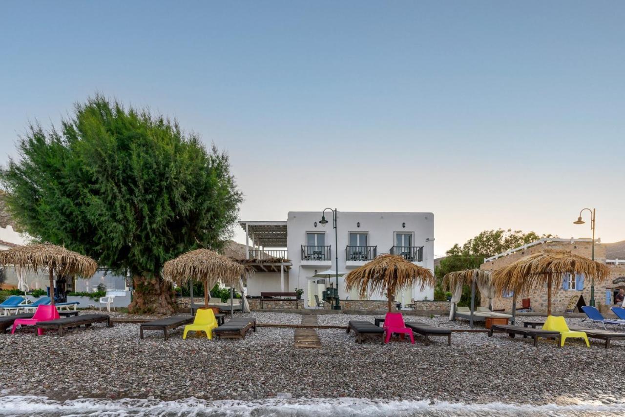 Uno Beachfront Suite Ливадия Экстерьер фото
