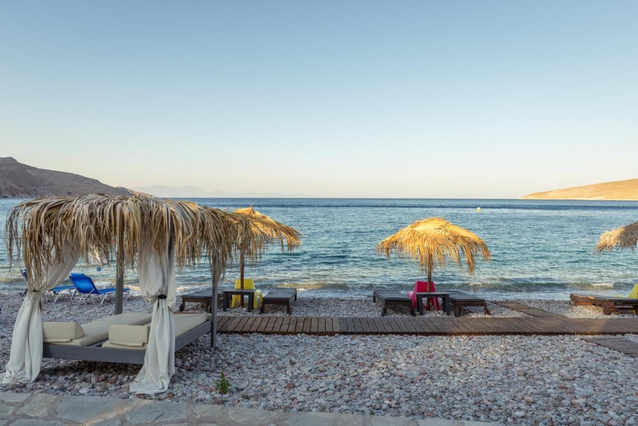 Uno Beachfront Suite Ливадия Экстерьер фото