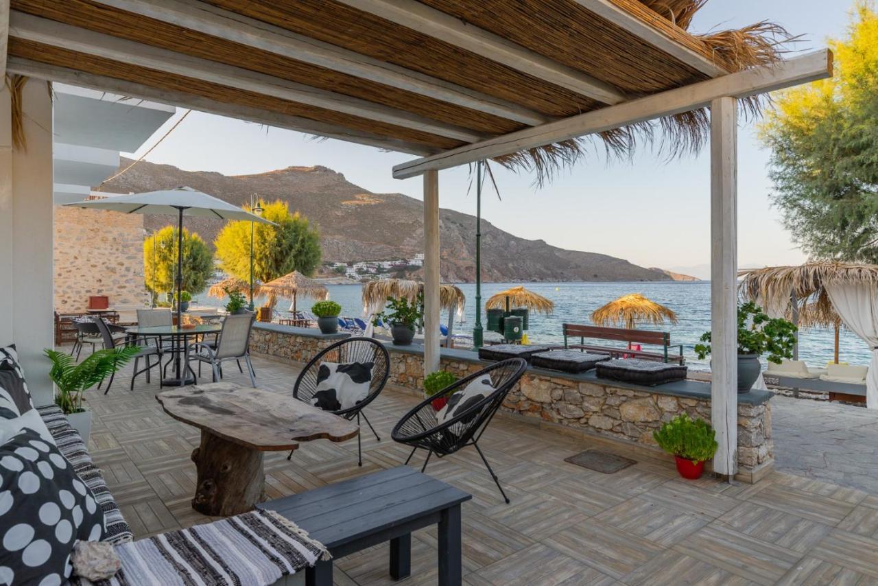 Uno Beachfront Suite Ливадия Экстерьер фото
